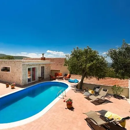 펜션 House With A Swimming Pool Krusevo, Novigrad - 26005