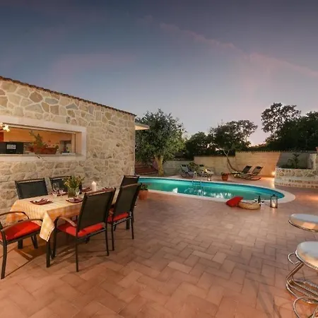 펜션 House With A Swimming Pool Krusevo, Novigrad - 26005 *